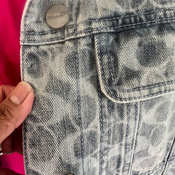 Coach - Picture 5 of 7